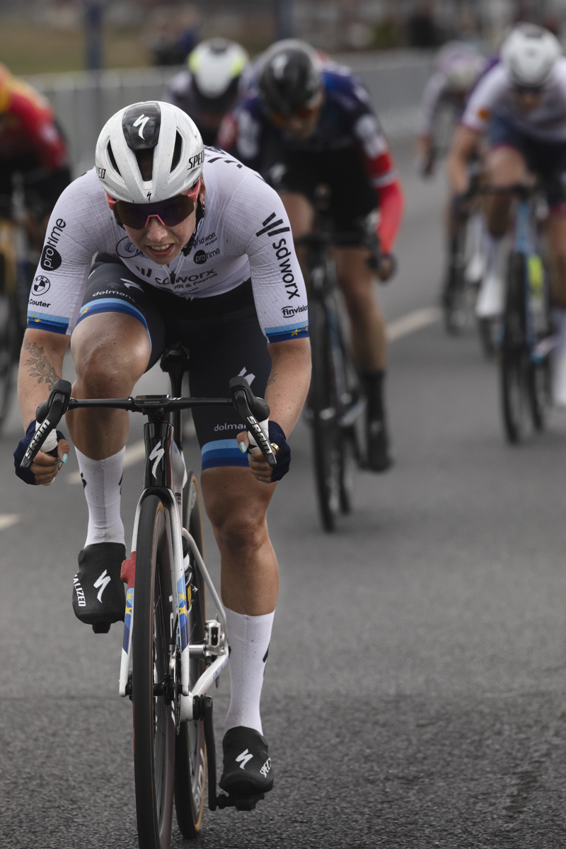 Tour of Britain Women’s 2025 - Stage 1 - Lorena Wiebes sprints for the finish along Redcar seafront
