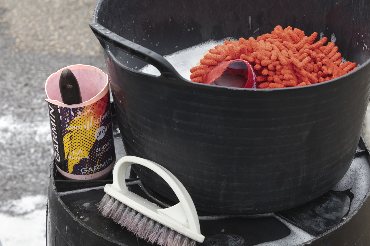 Tour of Britain Women’s 2025 - Stage 1 - A bucket with soapy water and cleaning gear