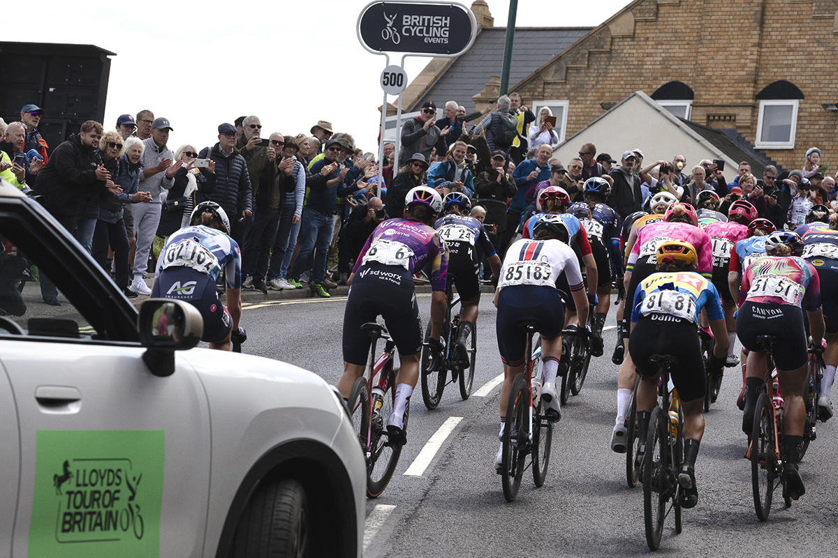 Tour of Britain Women’s 2025 - Stage 2 - A rear view of riders on the climb at Saltburn-by-the-Sea