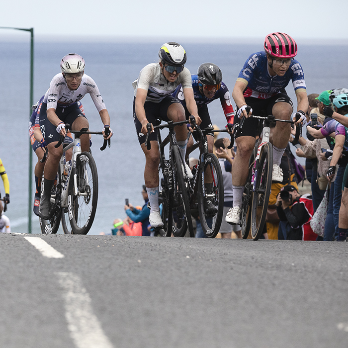 Tour of Britain Women’s 2025 - Stage 2 - A group os riders climb for the minor places at Saltburn-by-the-Sea