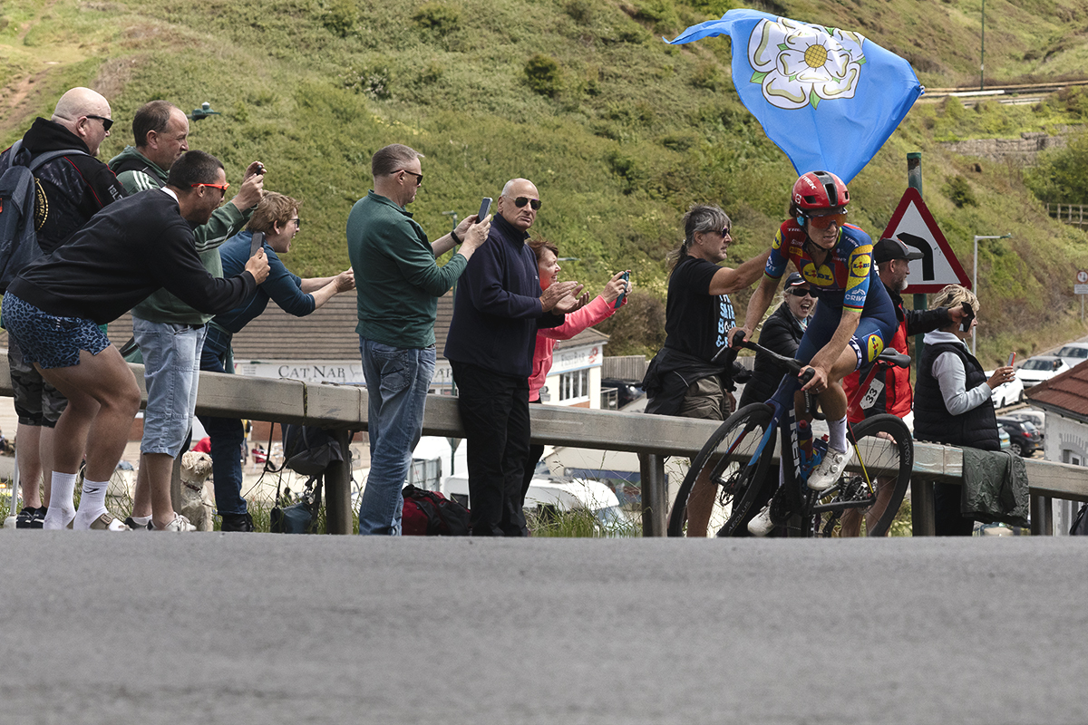 Tour of Britain Women’s 2025 - Stage 2 - Lizzie Deignan tackles Saltburn bank as a fan waves a Yorkshire flag