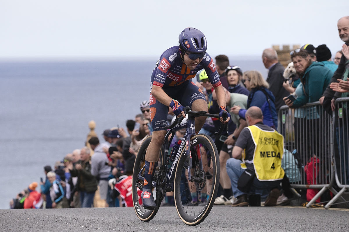 Tour of Britain Women’s 2025 - Stage 2 - Mara Roldan screams with the effort as she pushes for the win at Saltburn-by the-Sea