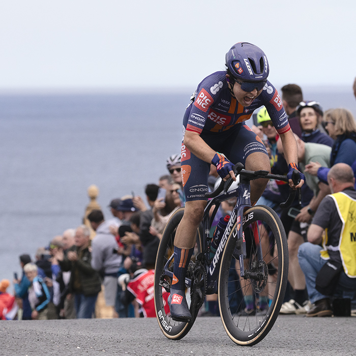 Tour of Britain Women’s 2025 - Stage 2 - Mara Roldan screams with the effort as she pushes for the win at Saltburn-by the-Sea