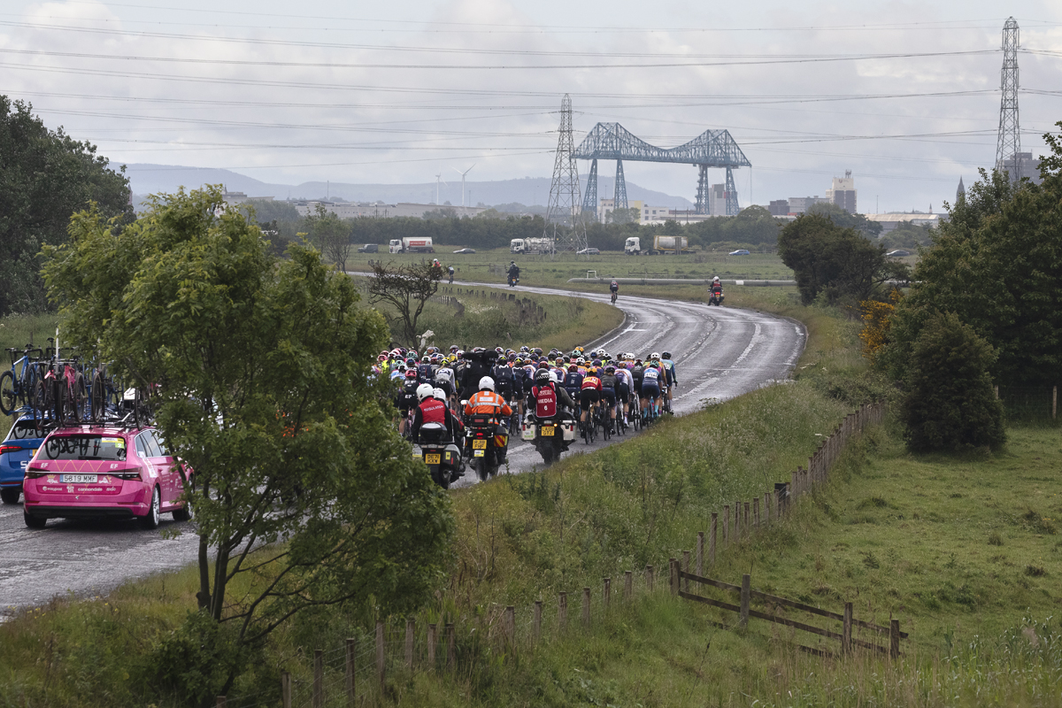 Tour of Britain Women’s 2025 - Stage 2 - The peloton with the iconic Tees Transporter Bridge in view