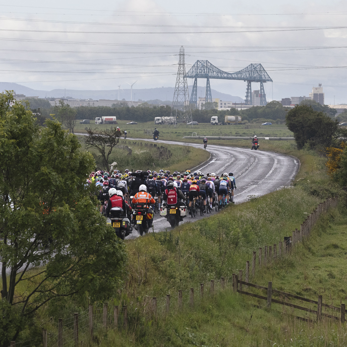 Tour of Britain Women’s 2025 - Stage 2 - The peloton with the iconic Tees Transporter Bridge in view