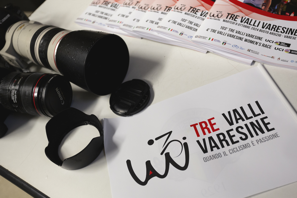 Tre Valli Varesine 2024 - Wet camera equipment dries out in the Media Centre in Varese