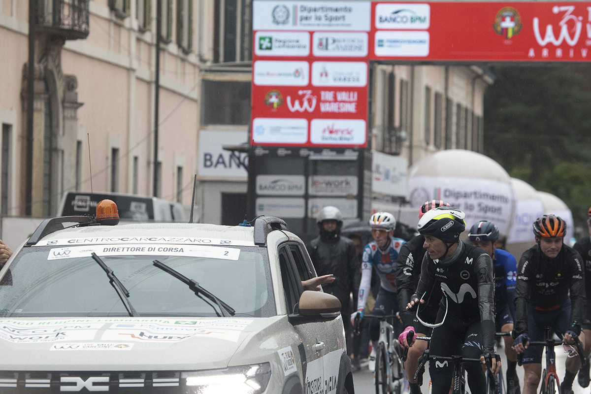 Tre Valli Varesine 2024 - The Race Director explains the decision to abandon the race to the breakaway