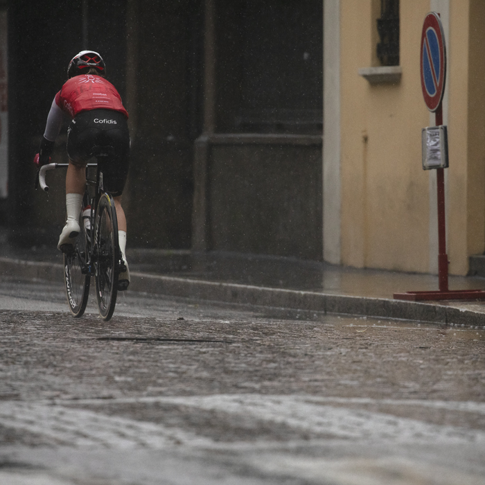 Tre Valli Varesine Women’s Race 2024 - Ema Comte battles through the rain during the race in Varese