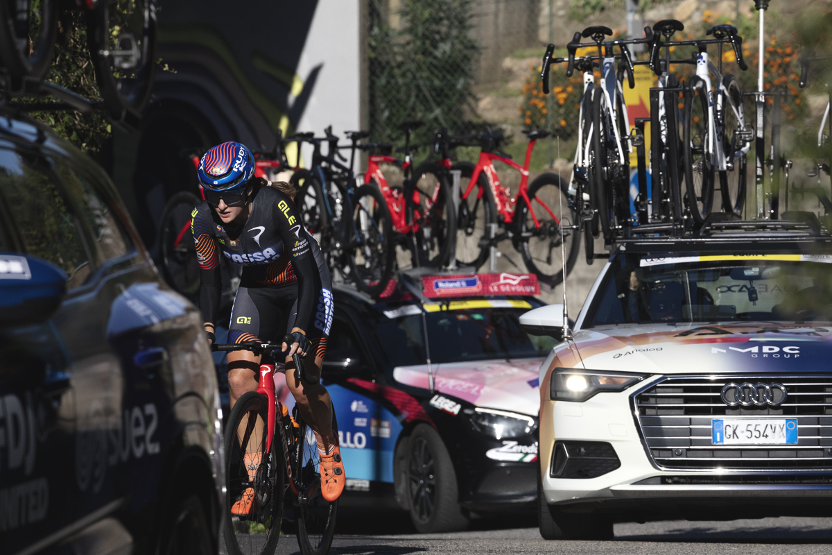 Tre Valli Varesine Women’s Race 2025 - Marta Pavesi is followed by the race convoy
