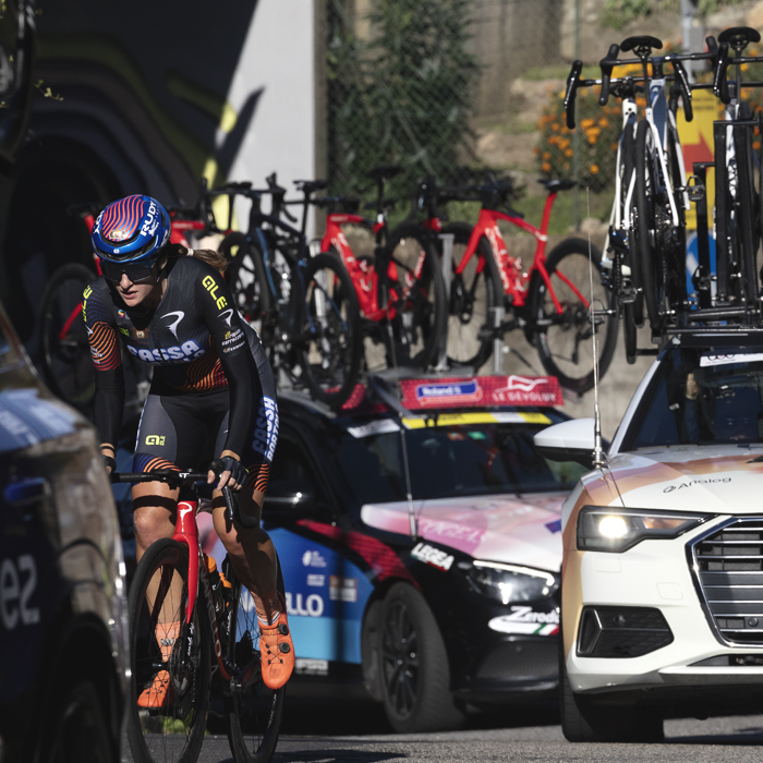 Tre Valli Varesine Women’s Race 2025 - Marta Pavesi is followed by the race convoy