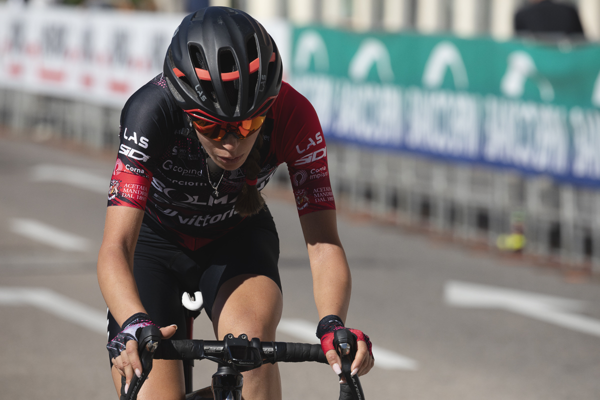 Tre Valli Varesine Women’s Race 2025 - Sofia Arici looks tired as she completes the course